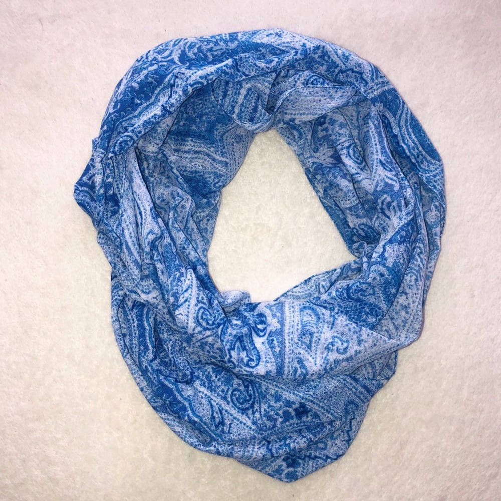 NEW✨ Printed Infinity Scarf - Picture 6 of 6